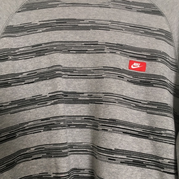Nike Sweater - Picture 2 of 4